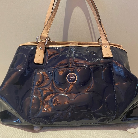 Navy blue coach purse. Pristine inside and out. - Picture 6 of 8